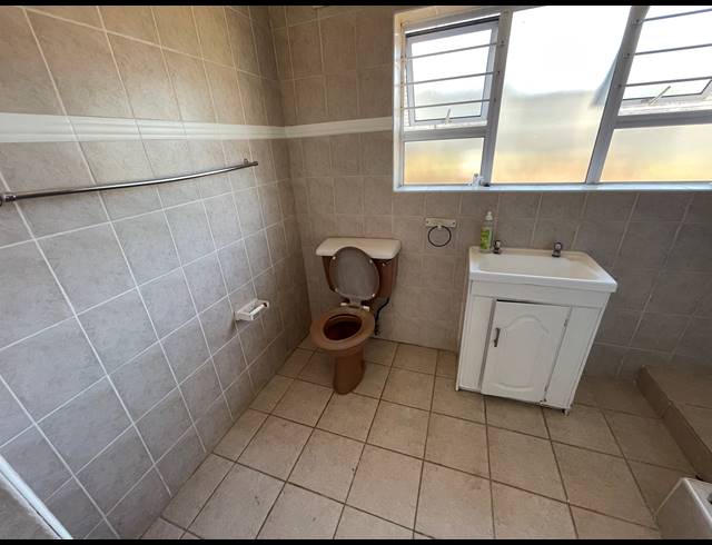 2 BEDROOM FLAT RENTED IN HILLDENE